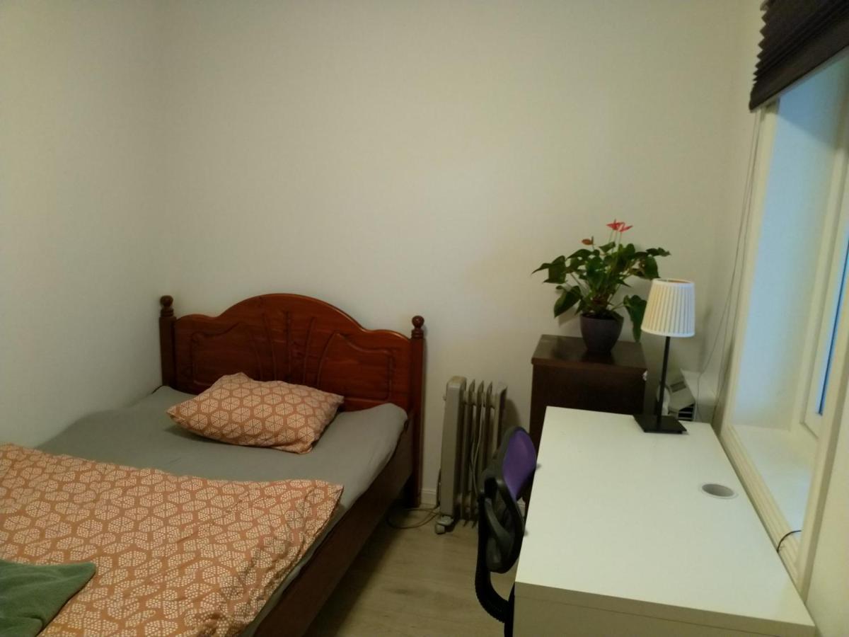 Renovated Semi- Basement 2 Bedrooms Furnished Apartment - Close To Everything In Мосс Экстерьер фото